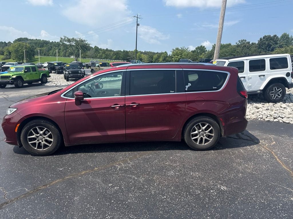 Used 2021 Chrysler Pacifica - photo 2