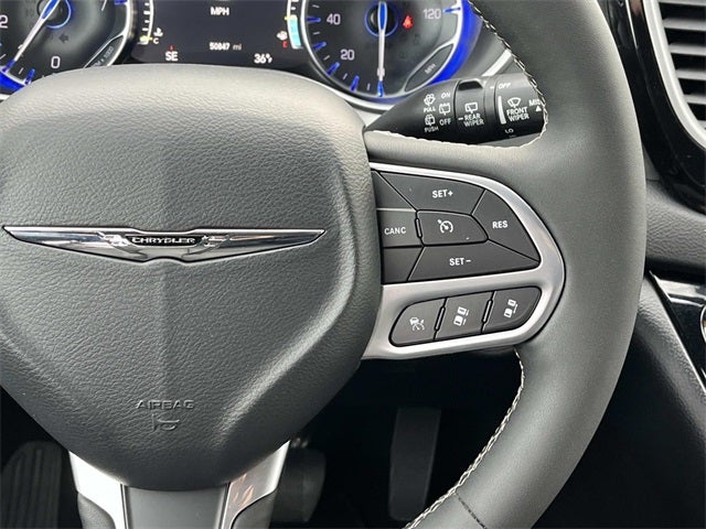 Used 2025 Chrysler Pacifica - photo 10