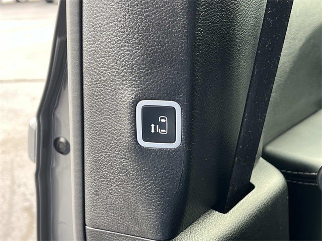 Used 2025 Chrysler Pacifica - photo 12