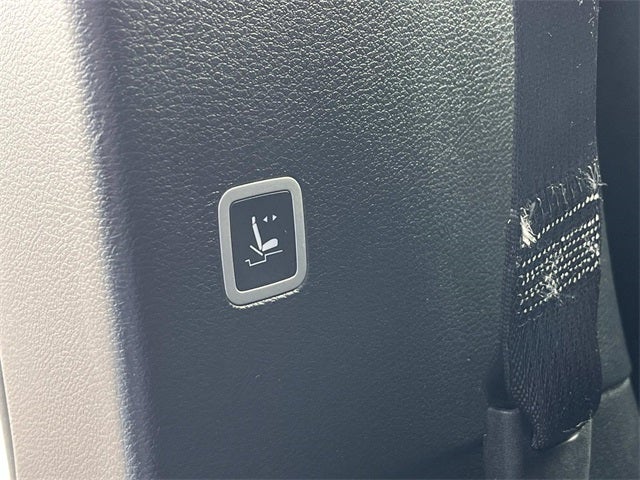 Used 2025 Chrysler Pacifica - photo 13