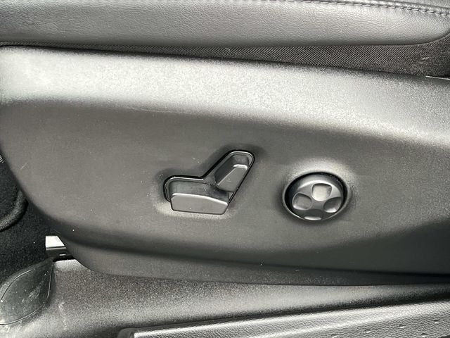 Used 2025 Chrysler Pacifica - photo 25