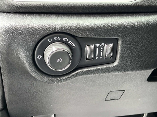 Used 2025 Chrysler Pacifica - photo 27