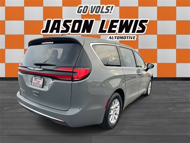 Used 2025 Chrysler Pacifica - photo 34