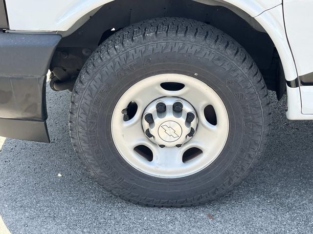 Used 2018 Chevrolet Express 2500 - photo 11