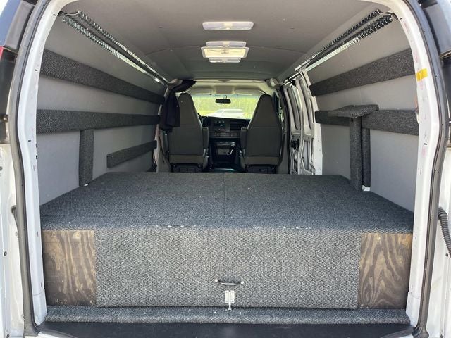 Used 2018 Chevrolet Express 2500 - photo 22