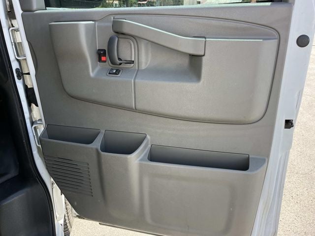 Used 2018 Chevrolet Express 2500 - photo 23