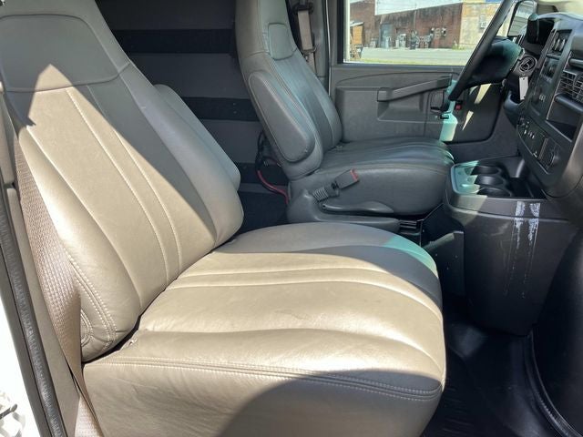 Used 2018 Chevrolet Express 2500 - photo 24
