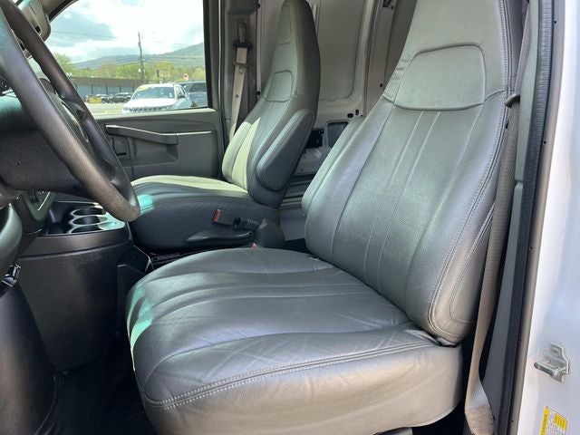 Used 2018 Chevrolet Express 2500 - photo 28
