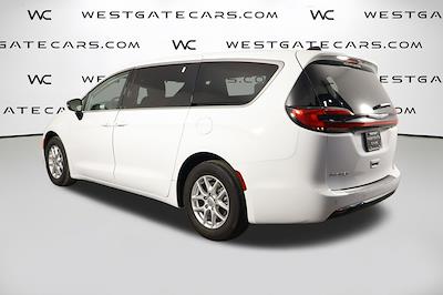 Used 2024 Chrysler Pacifica - photo 1