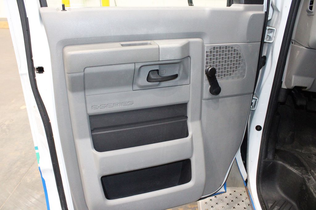 Used 2015 Ford E-450 - photo 8