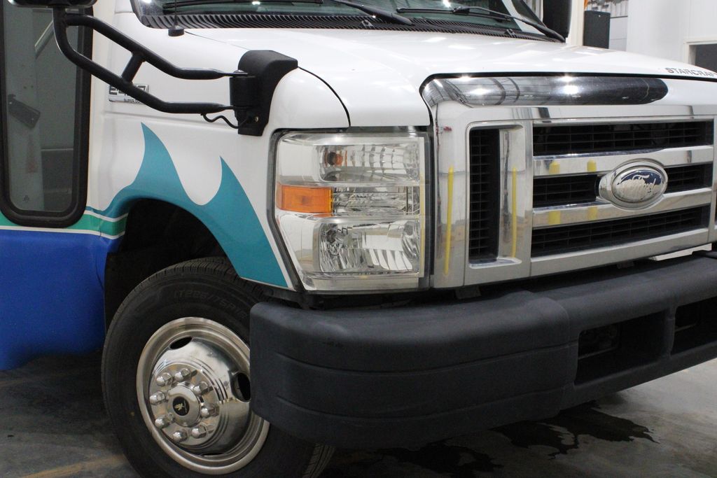 Used 2015 Ford E-450 - photo 27