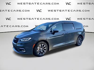 Used 2023 Chrysler Pacifica - photo 1