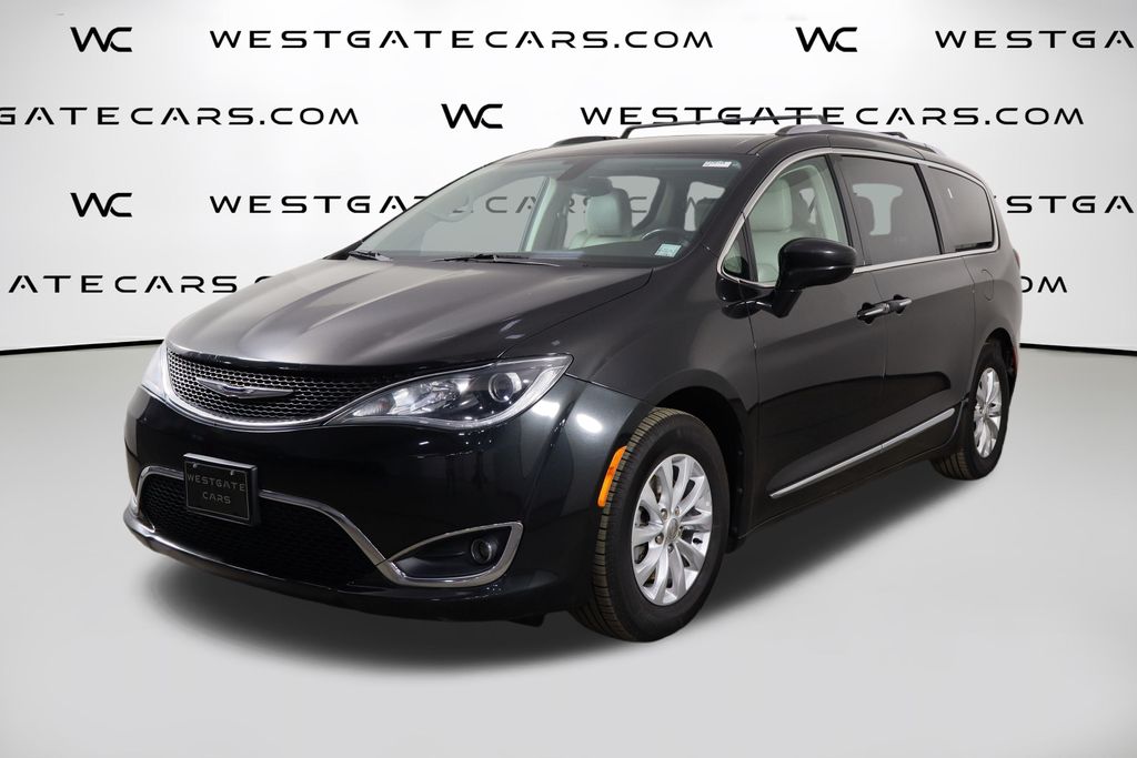 Used 2018 Chrysler Pacifica - photo 1