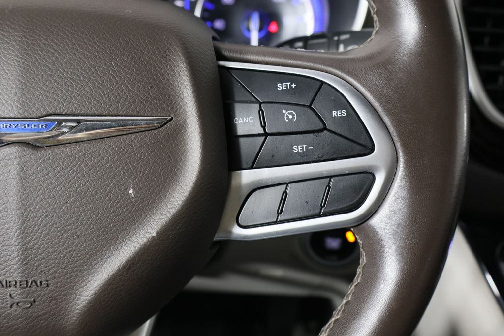 Used 2018 Chrysler Pacifica - photo 11
