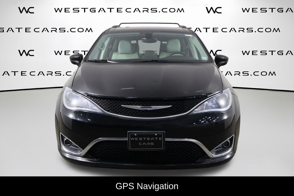 Used 2018 Chrysler Pacifica - photo 2