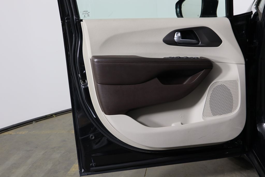 Used 2018 Chrysler Pacifica - photo 21
