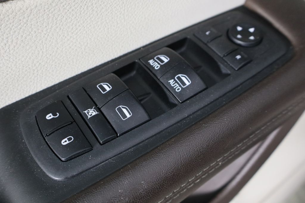 Used 2018 Chrysler Pacifica - photo 23