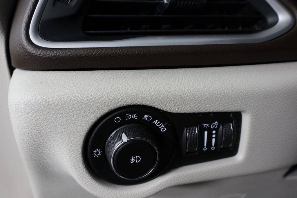 Used 2018 Chrysler Pacifica - photo 24