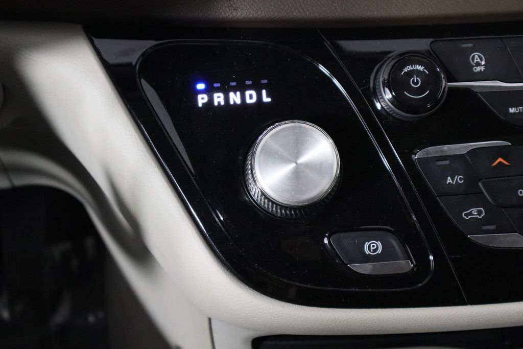 Used 2018 Chrysler Pacifica - photo 30