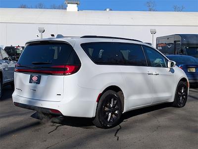 Used 2022 Chrysler Pacifica Touring L Minivan for sale #STK151503 - photo 2