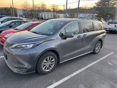 Used 2025 Toyota Sienna - photo 1