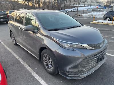 Used 2025 Toyota Sienna - photo 1
