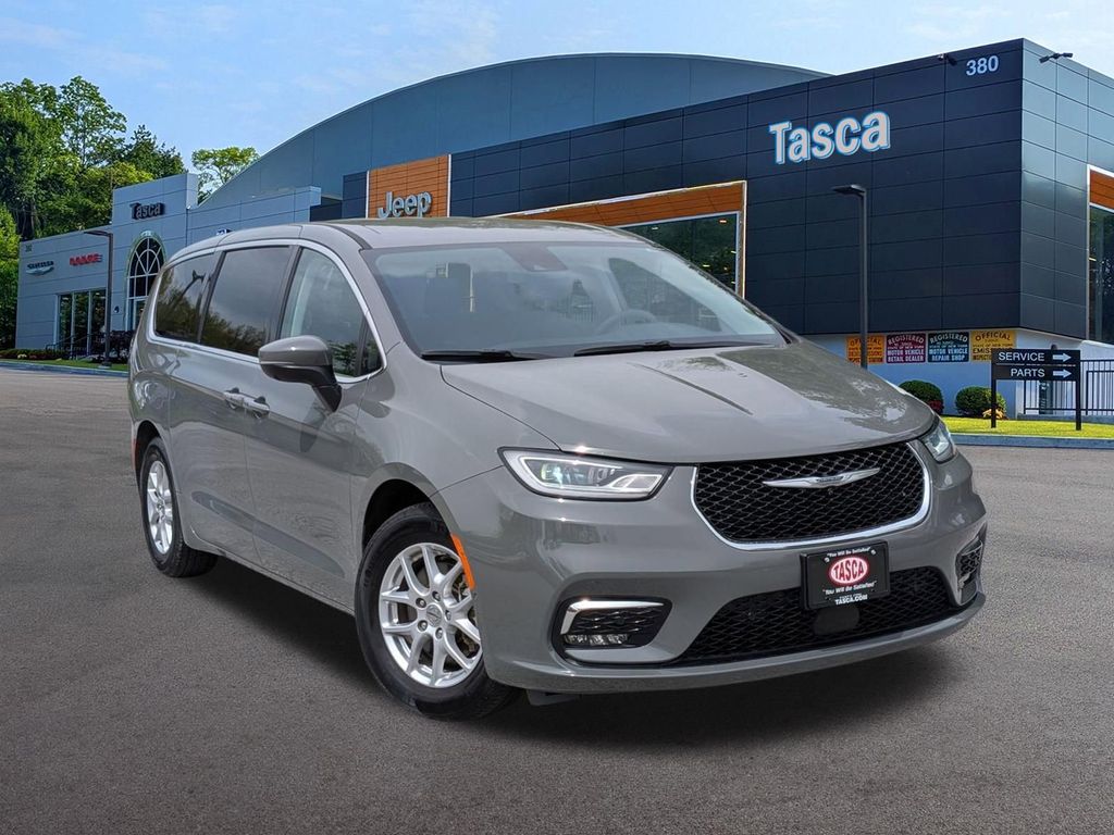 Used 2023 Chrysler Pacifica - photo 1