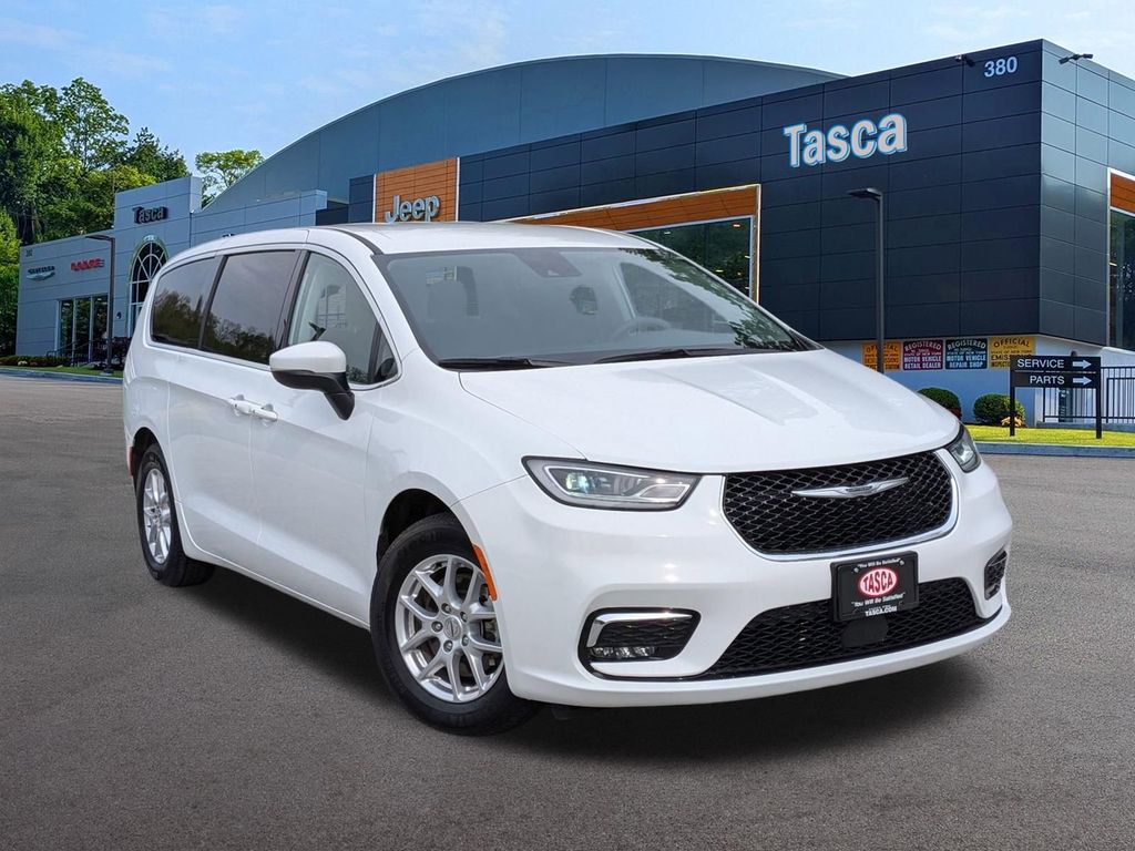 Used 2023 Chrysler Pacifica - photo 1