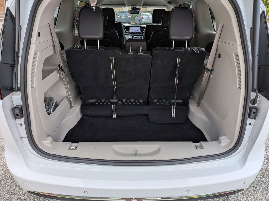 Used 2023 Chrysler Pacifica - photo 8
