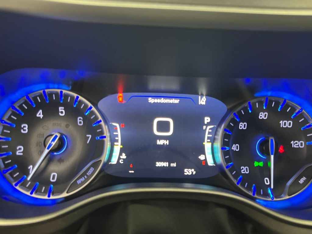 Used 2023 Chrysler Pacifica - photo 2