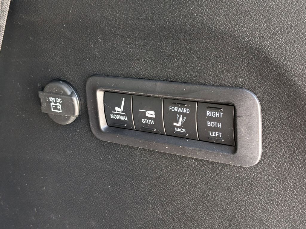 Used 2020 Chrysler Pacifica - photo 9