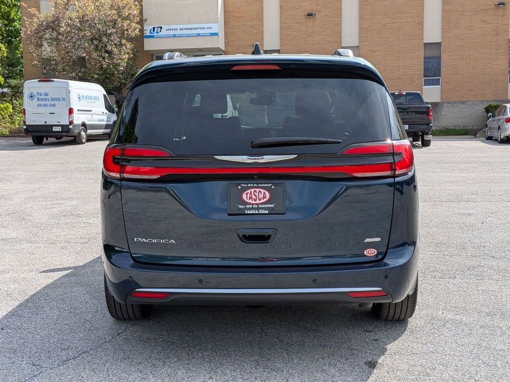 Used 2025 Chrysler Pacifica - photo 6