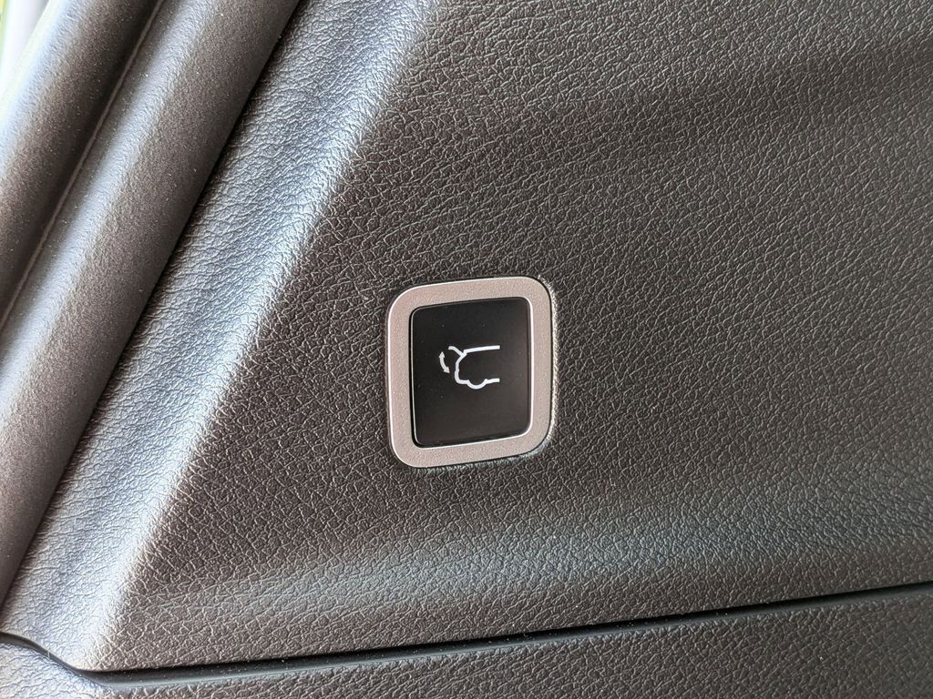 Used 2025 Chrysler Pacifica - photo 11