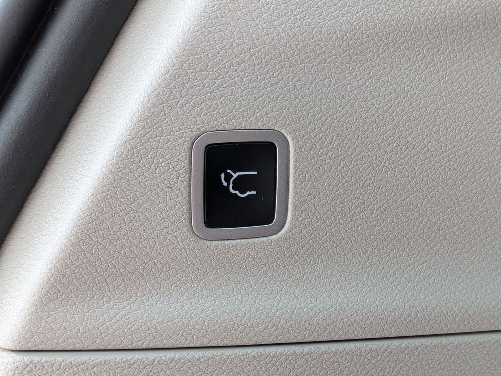 Used 2023 Chrysler Pacifica - photo 9