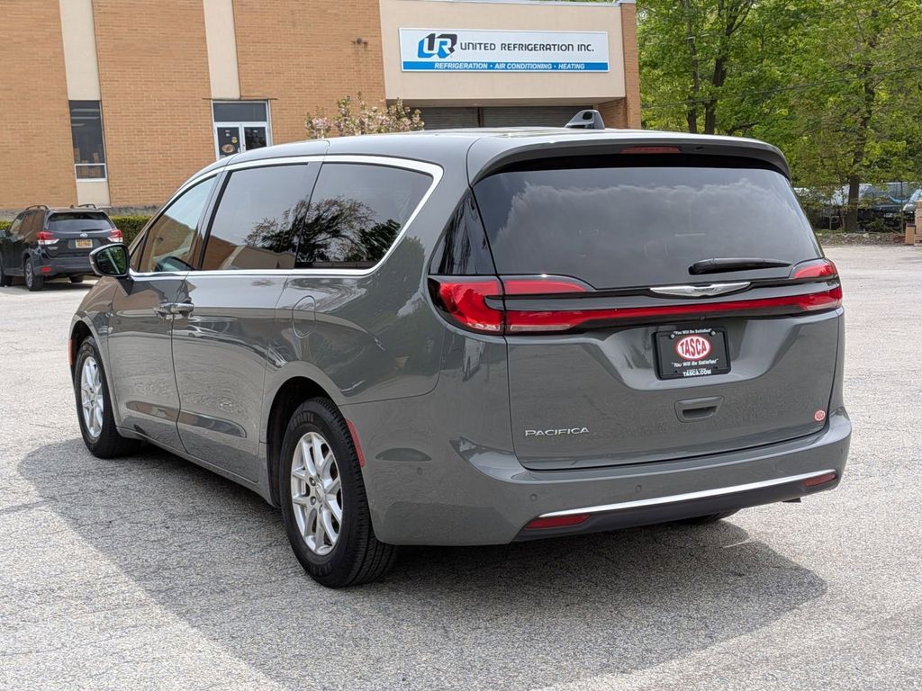 Used 2023 Chrysler Pacifica - photo 10