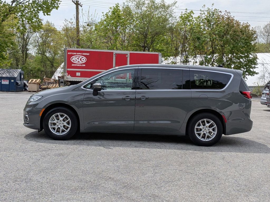 Used 2023 Chrysler Pacifica - photo 11