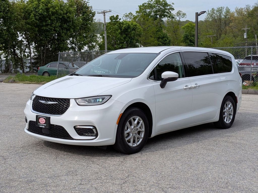 Used 2023 Chrysler Pacifica - photo 12