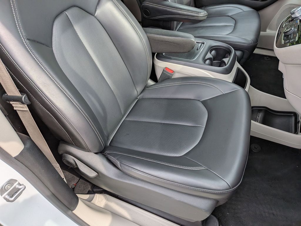 Used 2023 Chrysler Pacifica - photo 30