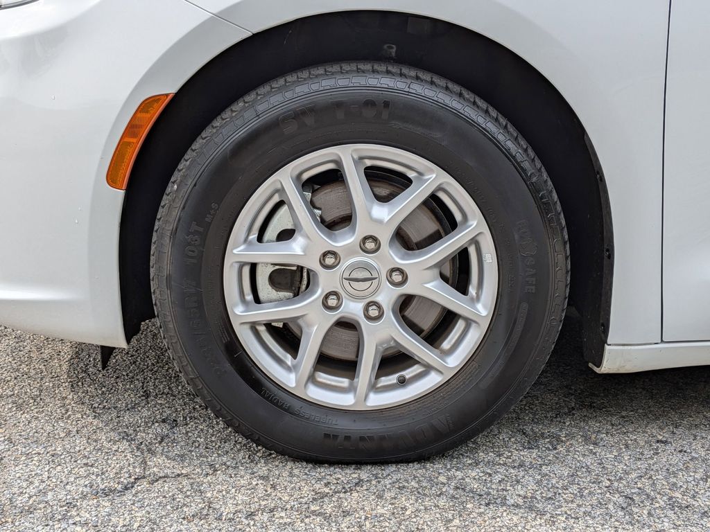 Used 2023 Chrysler Pacifica - photo 32