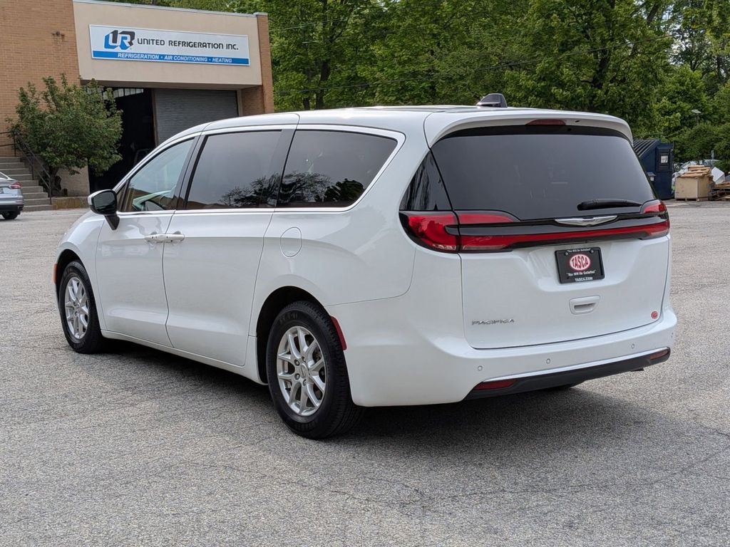 Used 2023 Chrysler Pacifica - photo 10