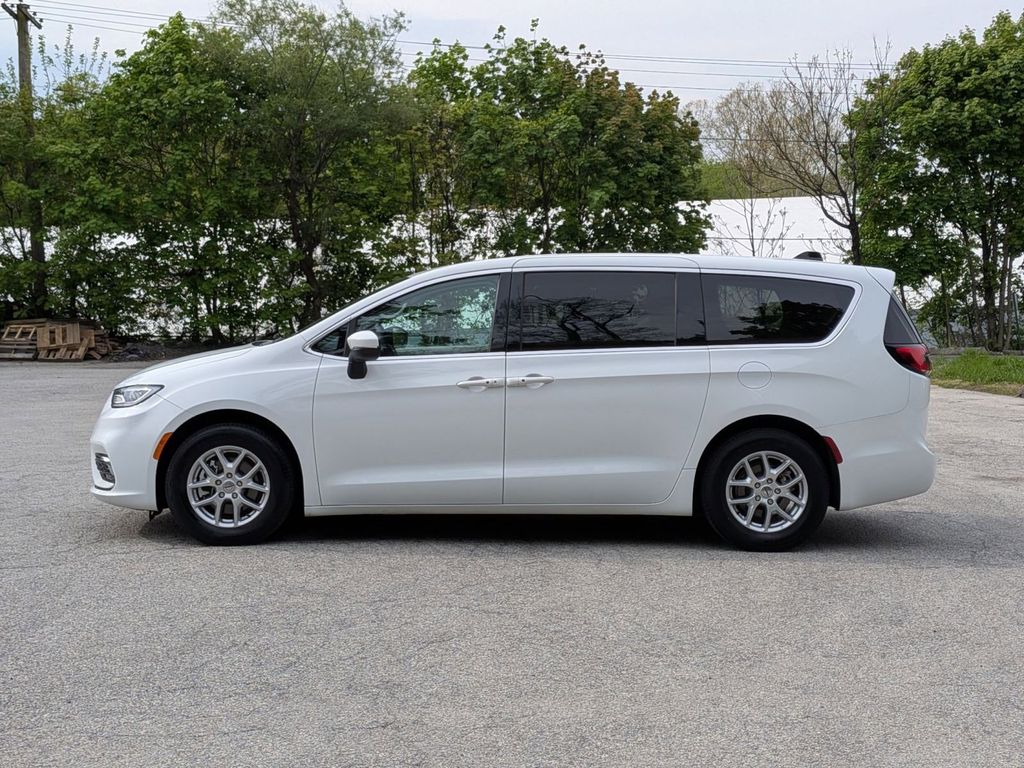 Used 2023 Chrysler Pacifica - photo 11