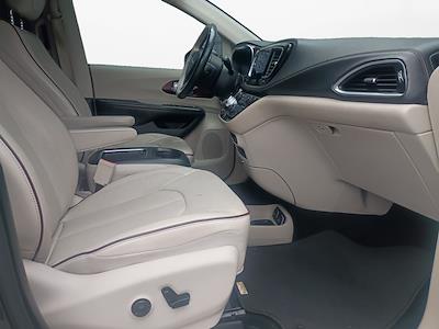 Used 2017 Chrysler Pacifica - photo 1