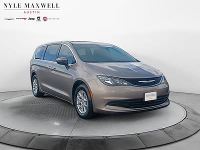 Used 2017 Chrysler Pacifica - photo 2