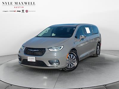 Used 2022 Chrysler Pacifica - photo 1