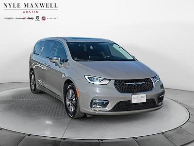 Used 2022 Chrysler Pacifica - photo 1