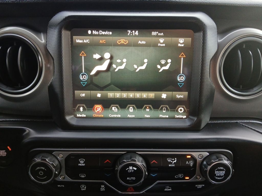 Used 2023 Jeep Gladiator - photo 6