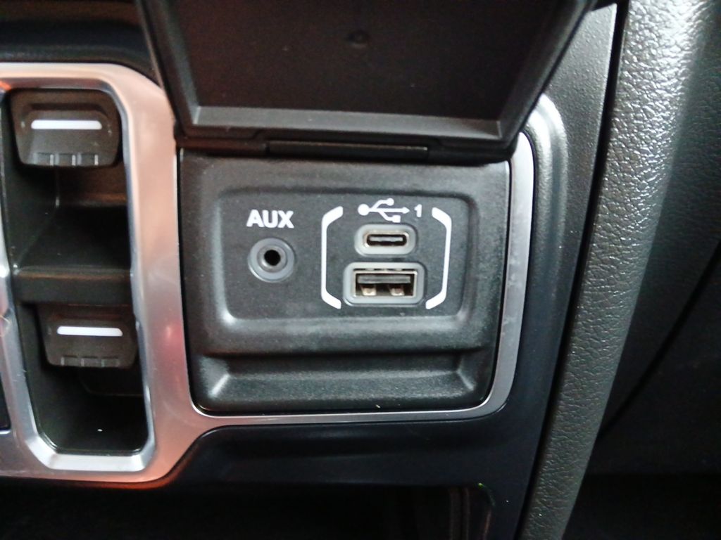 Used 2023 Jeep Gladiator - photo 8