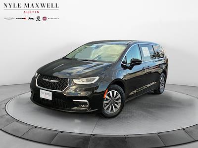 Used 2024 Chrysler Pacifica - photo 1