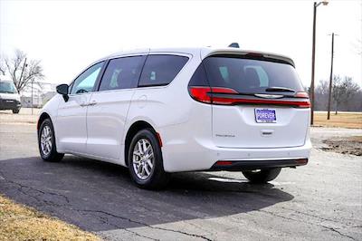 Used 2025 Chrysler Pacifica - photo 1