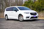 Used 2025 Chrysler Pacifica Select Minivan for sale #SR578824 - photo 1
